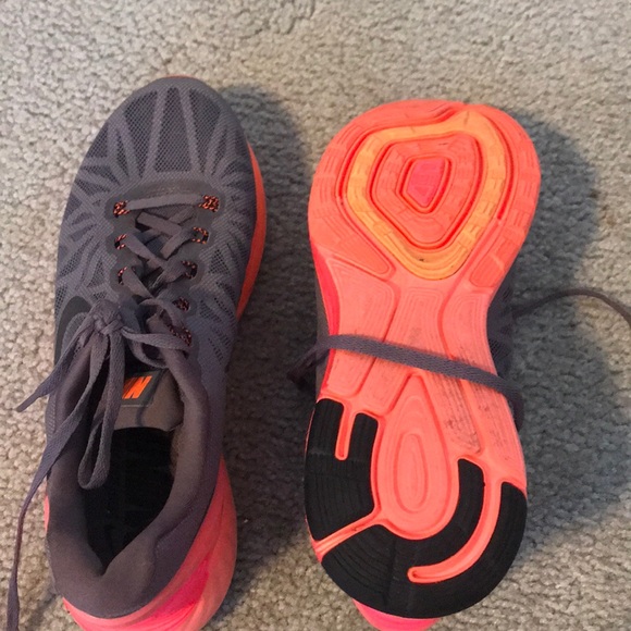 NIKE SHOES - Picture 4 of 4